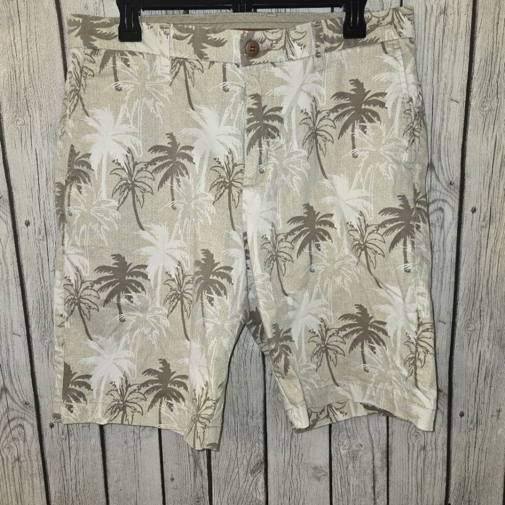 Tommy Bahama Beige and White Cargo Shorts